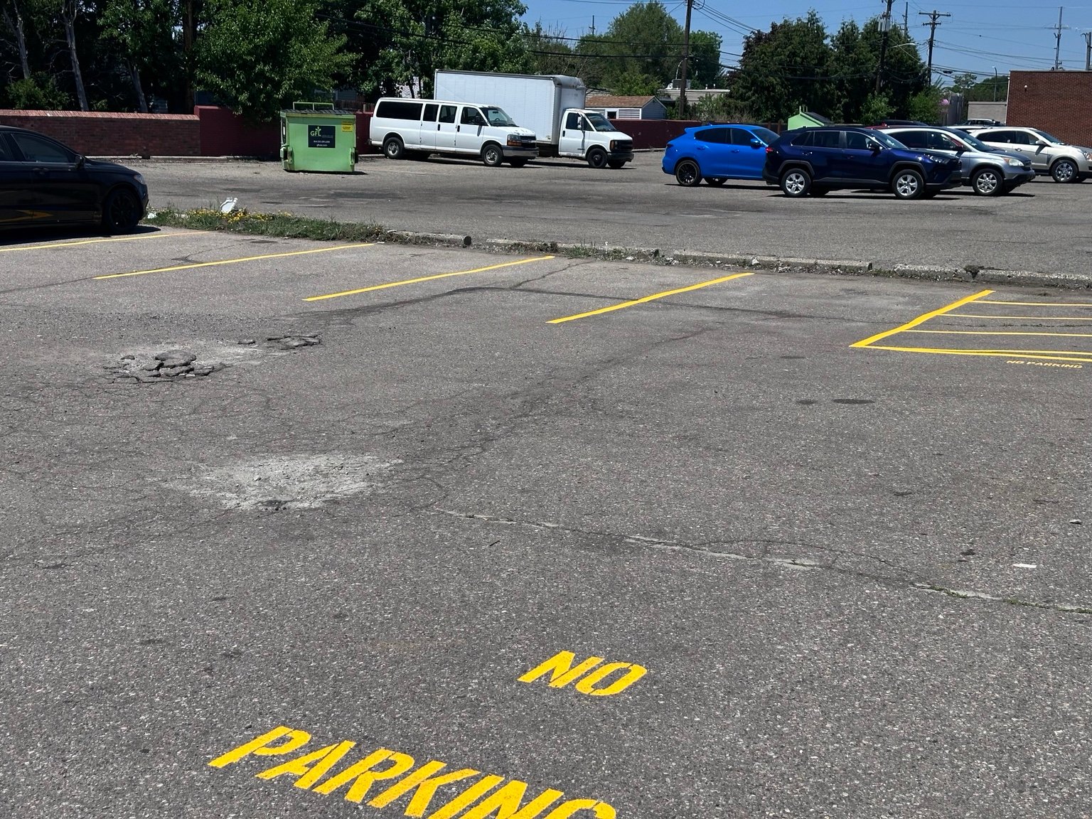 No parking pavement marking